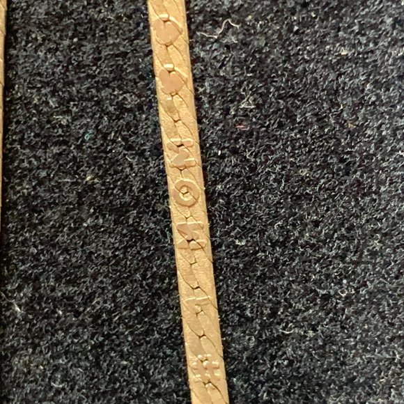 16" #1 Mom Sterling Silver Herringbone Necklace - Picture 1 of 10